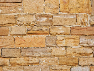 Mur de pierres ocres