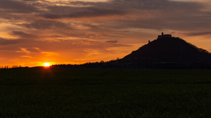 Zamek o zachodzie słońca © szalk