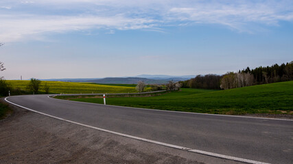 Kręta droga wśród rzepaku © szalk