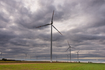 Farma turbin wiatrowych.