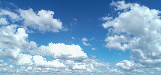 Naklejka na ściany i meble Gorgeous blue sky with clouds