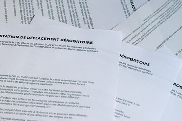 Obraz premium Attestation de déplacement dérogatoire