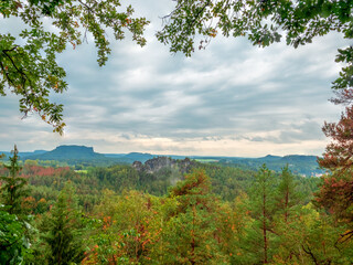 Obraz premium Elbsandsteingebirge close to Dresden with rocks and forest landscape