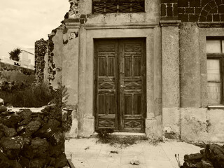 Fototapeta premium Magic Oia, Sanorini island Greece. Views of the historical part of the city of Oia. Streets and houses of the old city.