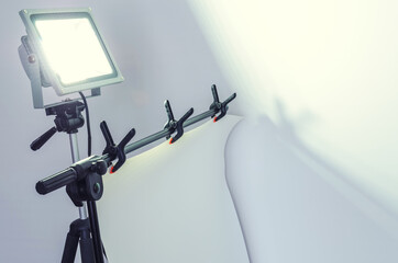 LED spotlight and devices for taking pictures in bright colors