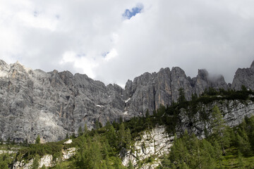 Obraz premium camminare in cima alle dolomiti