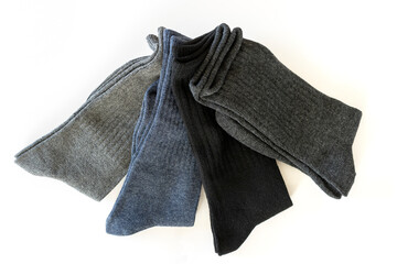 4足の黒っぽい靴下