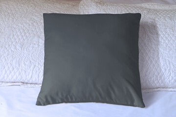 Obraz premium Gray Throw Pillow Mockup with Pretty Bedding