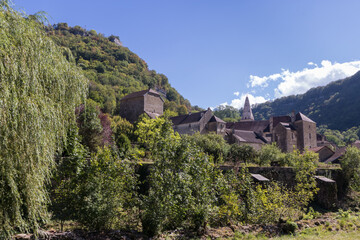 Fototapeta na wymiar Baume Les Messieurs village, Valley, canyon from Jura