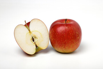白い背景に赤いリンゴ