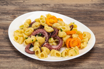 Pasta with octopus and yellow tomatoes