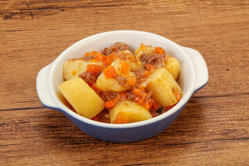 Roasted potato and beef with sauce