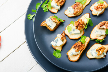 Dried pear with blue cheese