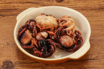 Grilled octopus in the bowl