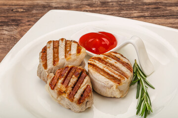 Grilled pork medallion with sauce