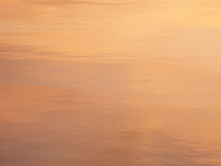 地御前にて朝焼け映る海の水面