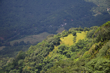 Fototapeta premium golf course on top of a mountain