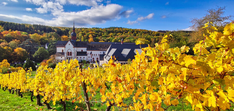 Kloster Ebersbach im Herbst