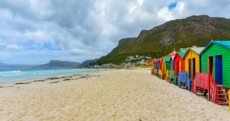 Obraz premium Colourful Muizenberg Beach Huts in Cape Town, Western Cape, South Africa
