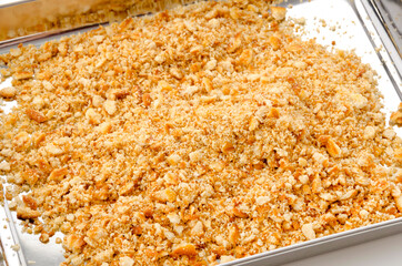 砕いたクラッカー