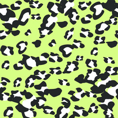 Fototapeta na wymiar Seamless vector leopard pattern. Trendy stylish wild gepard, leopard print. Animal print background for fabric, textile, design, advertising banner.