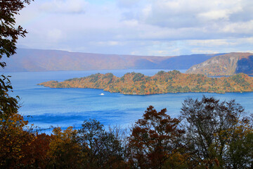 秋の十和田湖・発荷峠（青森県・十和田市）