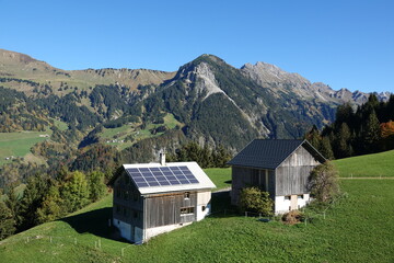 Almhütten bei Sonntag in Vorarlberg
