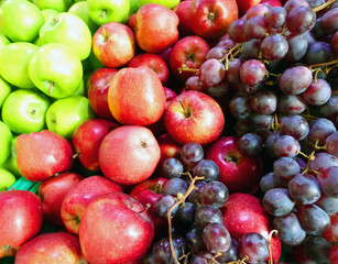 Apples and grapes , fresh fruits mix