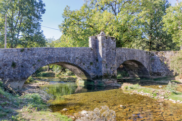 Fototapeta na wymiar The historical bridge Billin from Nevy Sur Seilly Jura