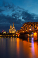 Fototapeta premium Cologne Cathedral and Hohenzollern Bridge at twilight, Germany