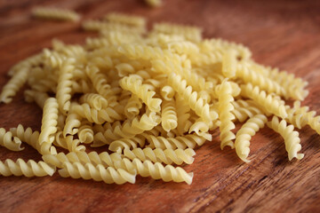 くるくると巻いてあるカールマカロニ