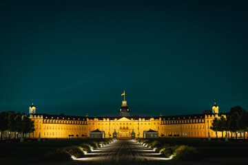Fototapeta na wymiar Karlsruher Schloss bei Nacht