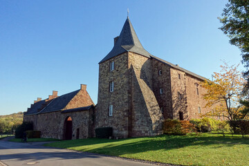 Fototapeta premium Burg Berg, ehemalige Wasserburg aus dem 12. Jahrhundert