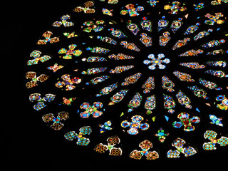 glass en barcelona interior iglesia