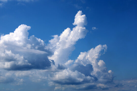 Nube a sviluppo verticale Cumulus congestus e forma astratta © mauro tombolini