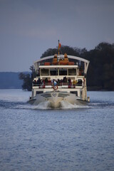 Schiff auf dem See