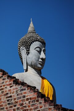 The old buddha image statue