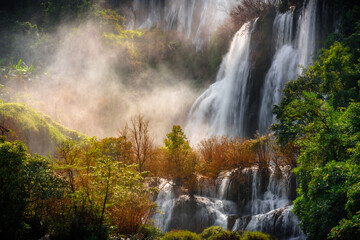 Fototapeta na wymiar Thi Lo Su waterfall the largest waterfall in Thailand.