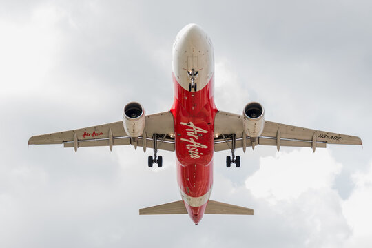 Air Asia flight aborts take-off after suspected bird hit | Latest News  India - Hindustan Times