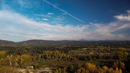 krajobraz chmury niebo drzewa góry © Piotr