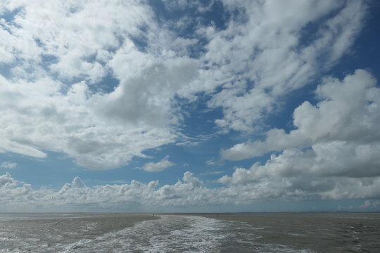 A beautiful cloudy sky over the Dutch Wadden Sea. © Jose