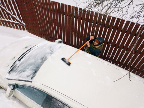  Removing Snow Pile From A Car Top