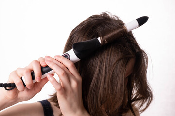 Fototapeta premium the girl wants to make herself curls