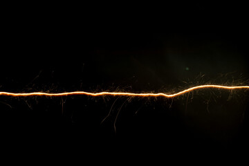 Lichtspiel vor schwarzem Hintergrund abstrakt