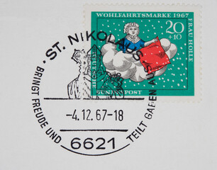 Briefmarke stamp gestempelt used frankiert cancel gebraucht vintage retro alt old frau holle märchen weihnachten christmas st nikolaus 1967 - obrazy, fototapety, plakaty