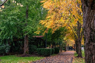 Naklejka premium Snoqualmie WA. - USA: Centennial Path at Northern Pacific Depot