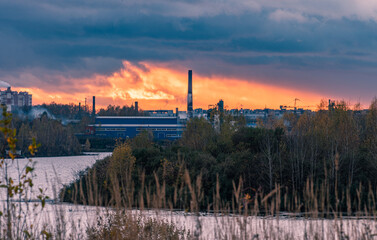 Fototapeta premium City in a fiery sunset