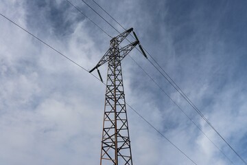 Pylône de ligne électrique haute tension, ville de Corbas, département du Rhône, France