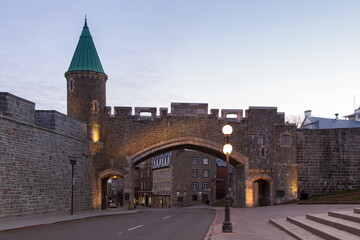 Obraz premium The historic St. John’s Gate, originally built in 1693 and rebuilt in 1940 seen during a Fall early morning, Quebec City, Quebec, Canada