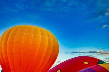 Obraz premium two balloons of yellow and red are inflated against the clear blue sky
